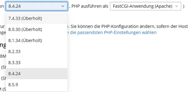 Ge&ouml;ffnete Auswahlliste der PHP-Versionen, &auml;ltere Eintr&auml;ge tragen den Zusatz &Uuml;berholt