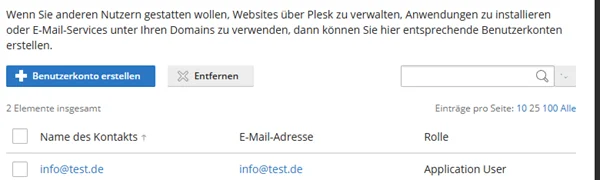 Seite Benutzerkonten in Plesk mit Erkl&auml;rtext, der Schaltfl&auml;che Benutzerkonto erstellen und der Liste mit den Spalten Name des Kontakts, E-Mail-Adresse und Rolle