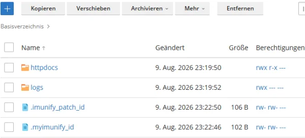 Dateiliste in Plesk mit der Leiste Kopieren, Verschieben, Archivieren, Mehr und der leeren Spalte Groesse bei Ordnern
